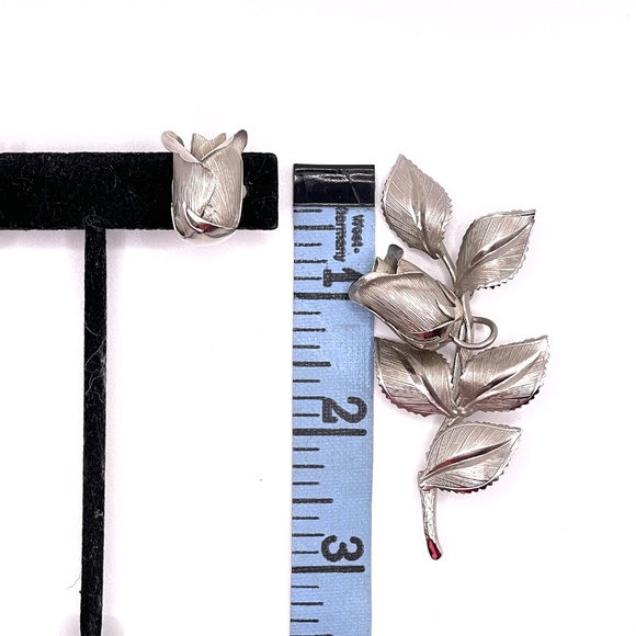 Vintage Giovanni Silver Tone Rose Pin Brooch Screw Earrings Set - Picture 7 of 12